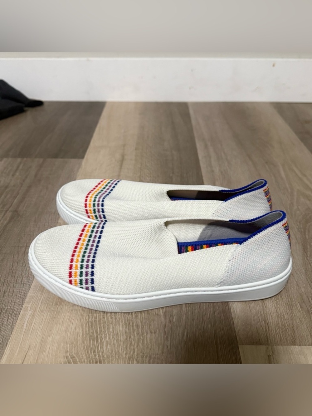 Rothys The Kids Sneaker Youth Kids White Rainbow Slip On Shoes
Size 4
